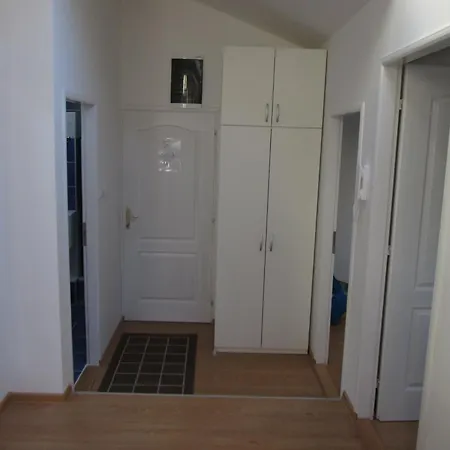 Admiral Apartment *