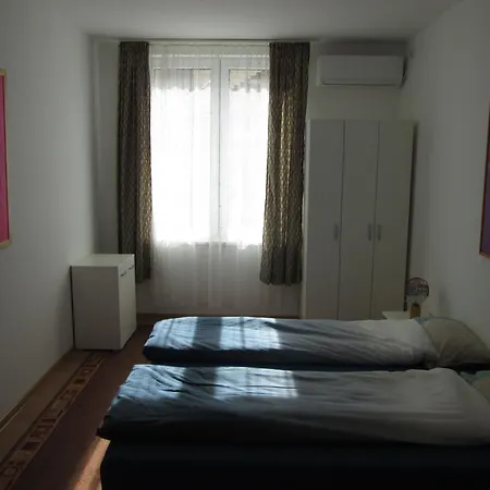 Admiral Apartment *