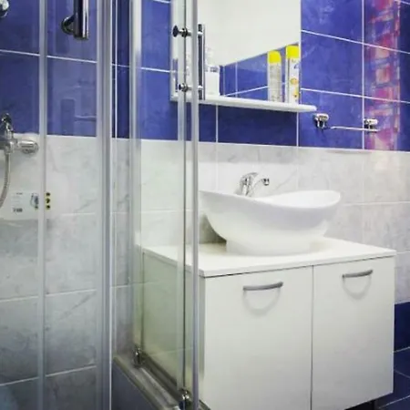 Admiral Apartment *