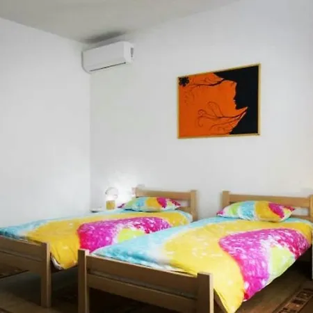 Admiral Apartment *